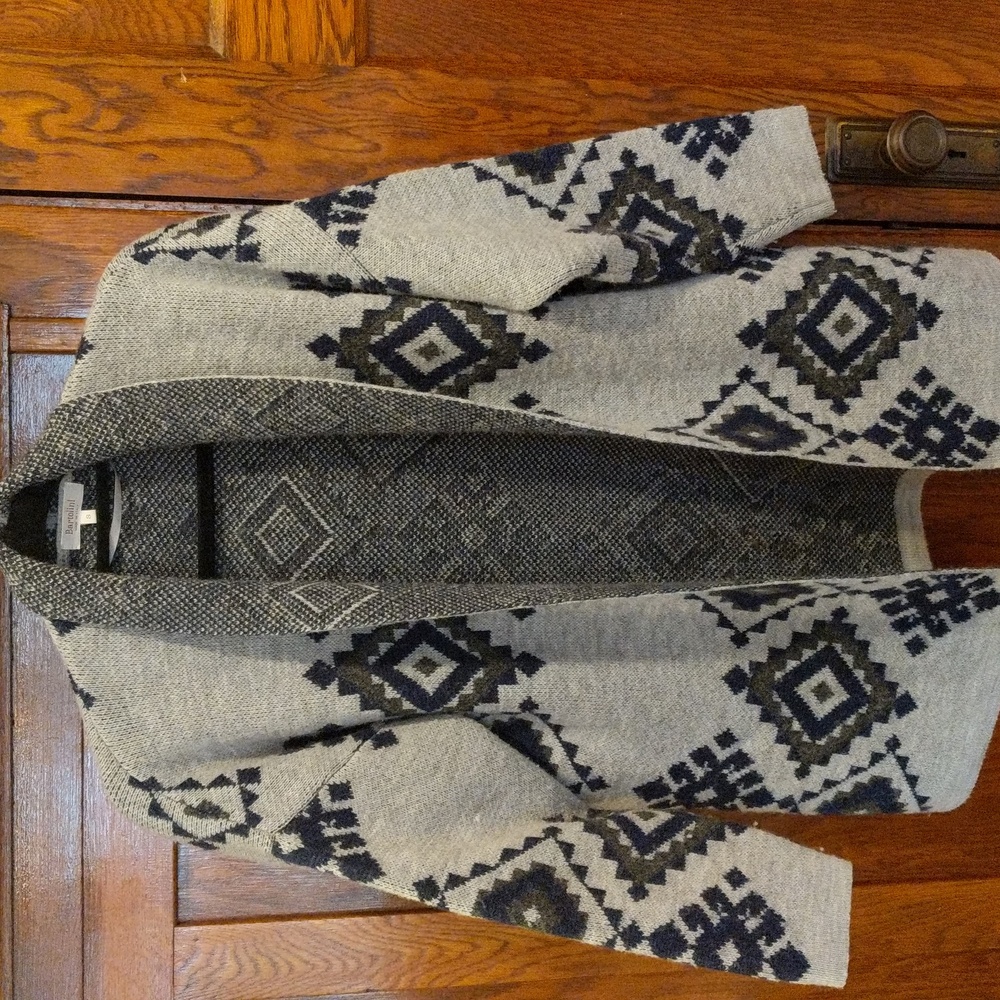 Women's Bartolini Italian Wool Blend Gray And Navy Aztec Sweater
